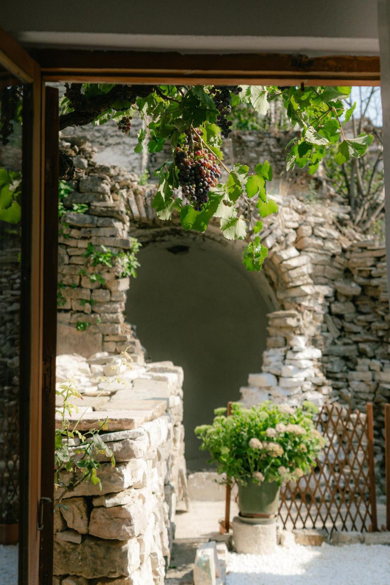 Petrichor Hotel Gjirokastra Kültér fotó